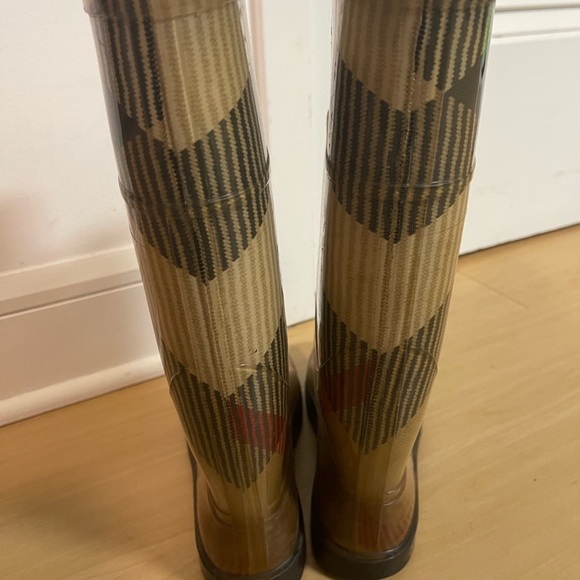 Burberry rain boot - Picture 3 of 5